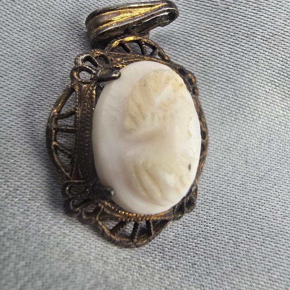 Vintage Estate Cameo Pendant Filigree Gold Tone Small Charm 0.75in